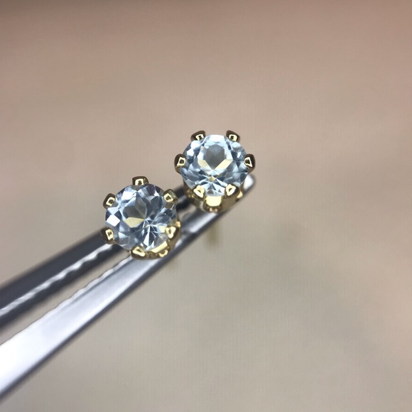 Jewelry - **sold**14k Gold Topaz Earrings